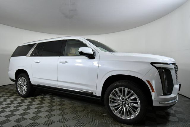 Used 2026 Cadillac Escalade ESV Luxury w/ LPO, Floor Liner Package AWD/4WD image 7