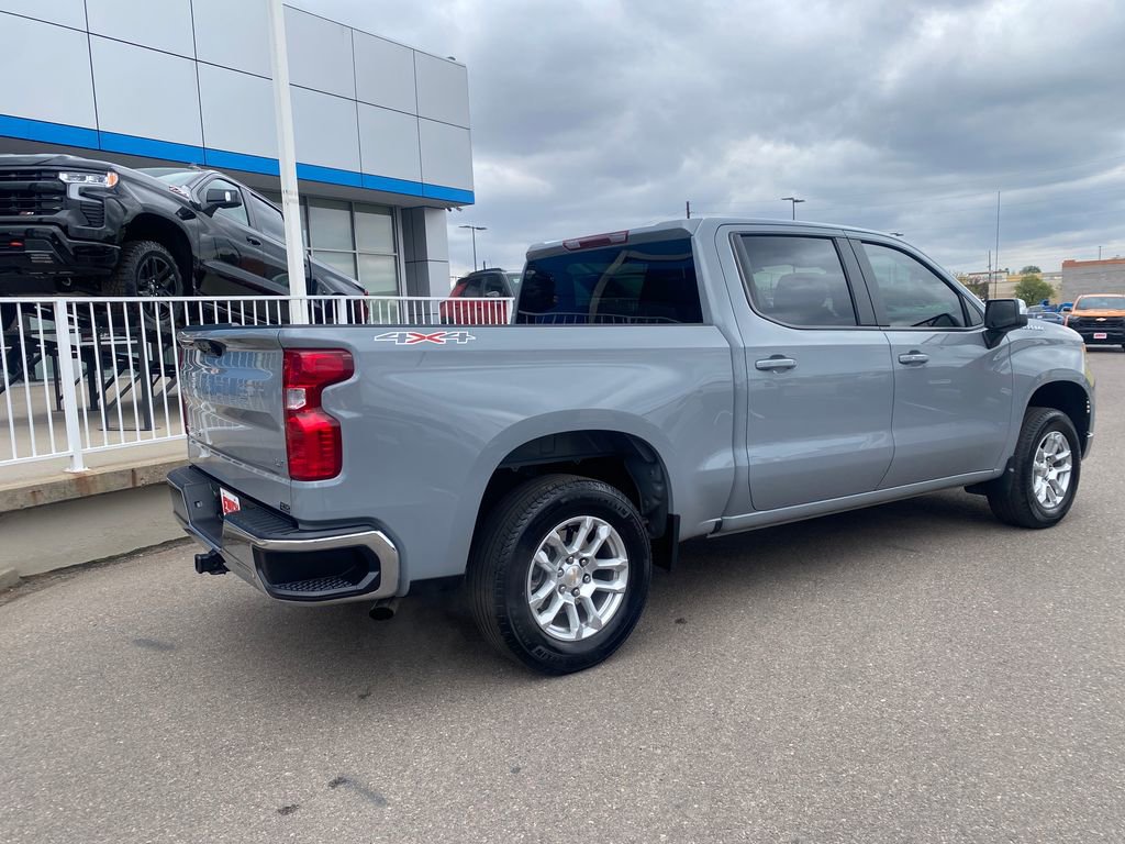 Used 2024 Chevrolet Silverado 1500 LT AWD/4WD image 5