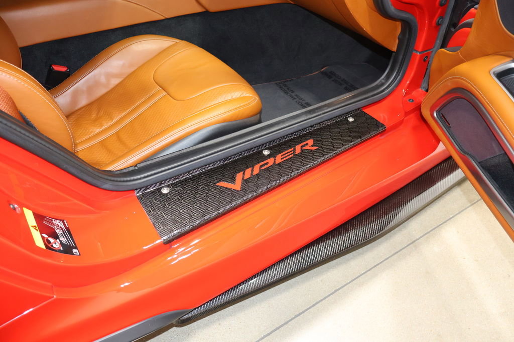Used 2013 SRT Viper GTS w/ GTS Laguna Interior Pkg image 32
