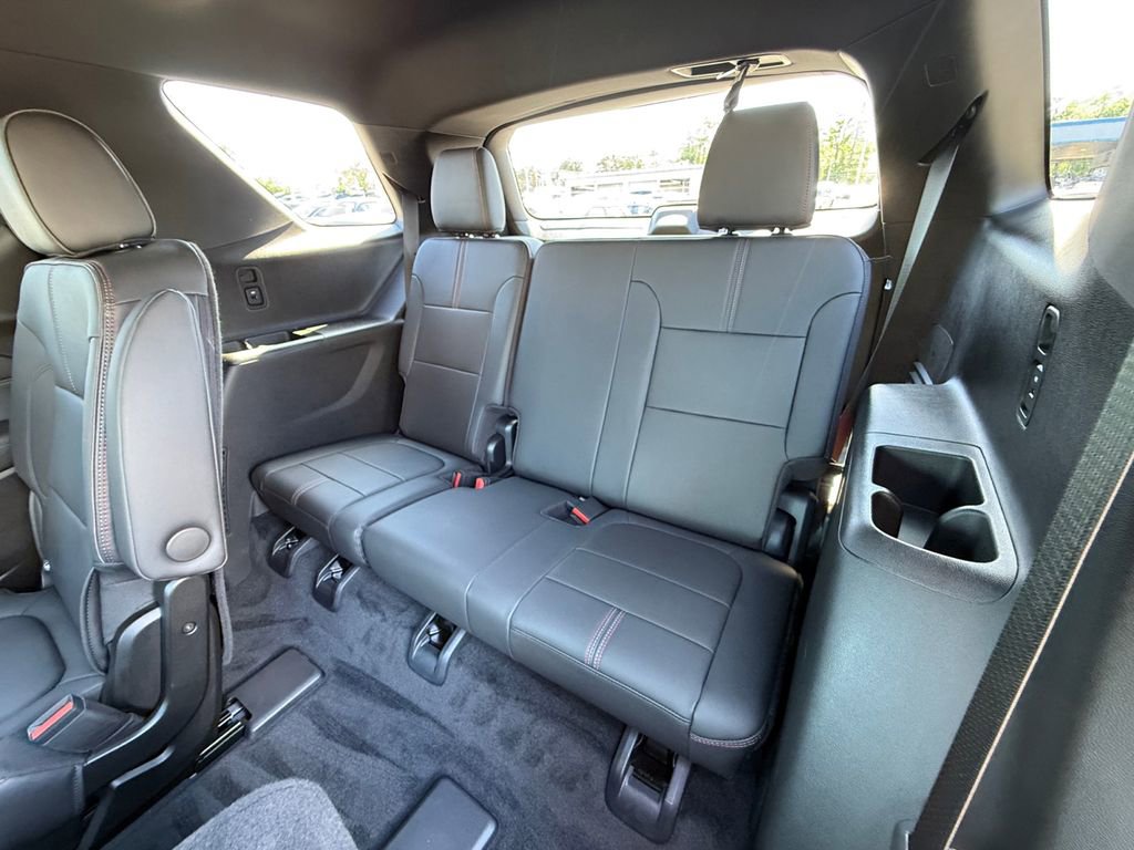 Used 2023 Chevrolet Traverse RS AWD/4WD image 28
