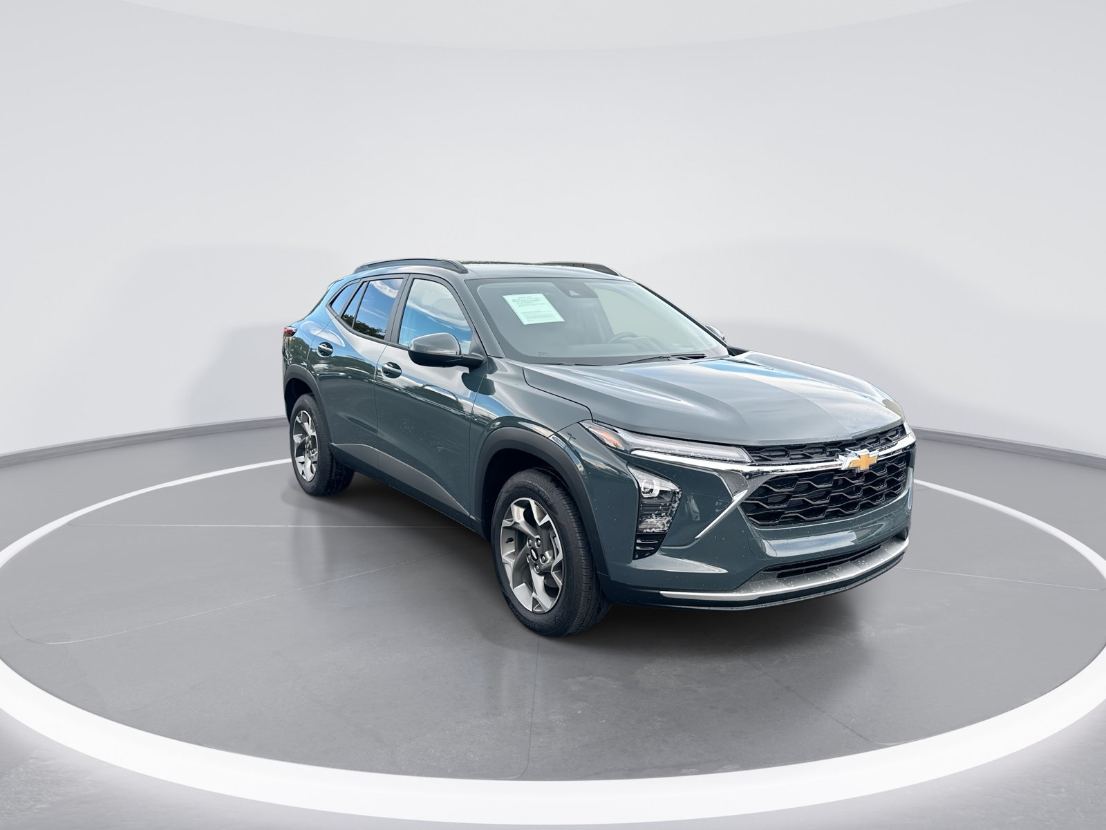 Used 2025 Chevrolet Trax LT w/ Driver Confidence Package FWD image 2