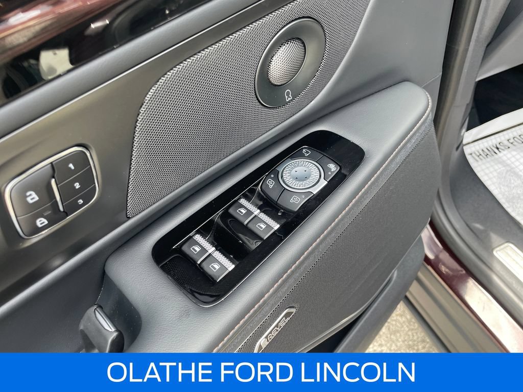 Used 2024 Lincoln Nautilus Reserve w/ Equipment Group 202A AWD/4WD image 16