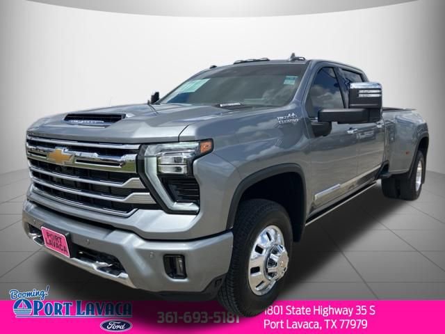 Used 2025 Chevrolet Silverado 3500 High Country w/ High Country Premium Package AWD/4WD image 3