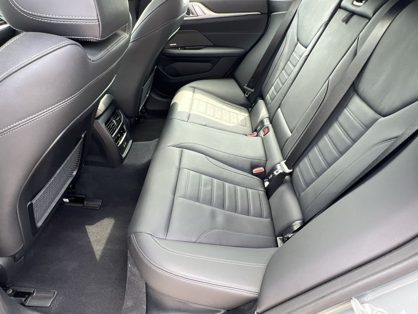 Used 2024 BMW i4 eDrive35 w/ Premium Package RWD image 26