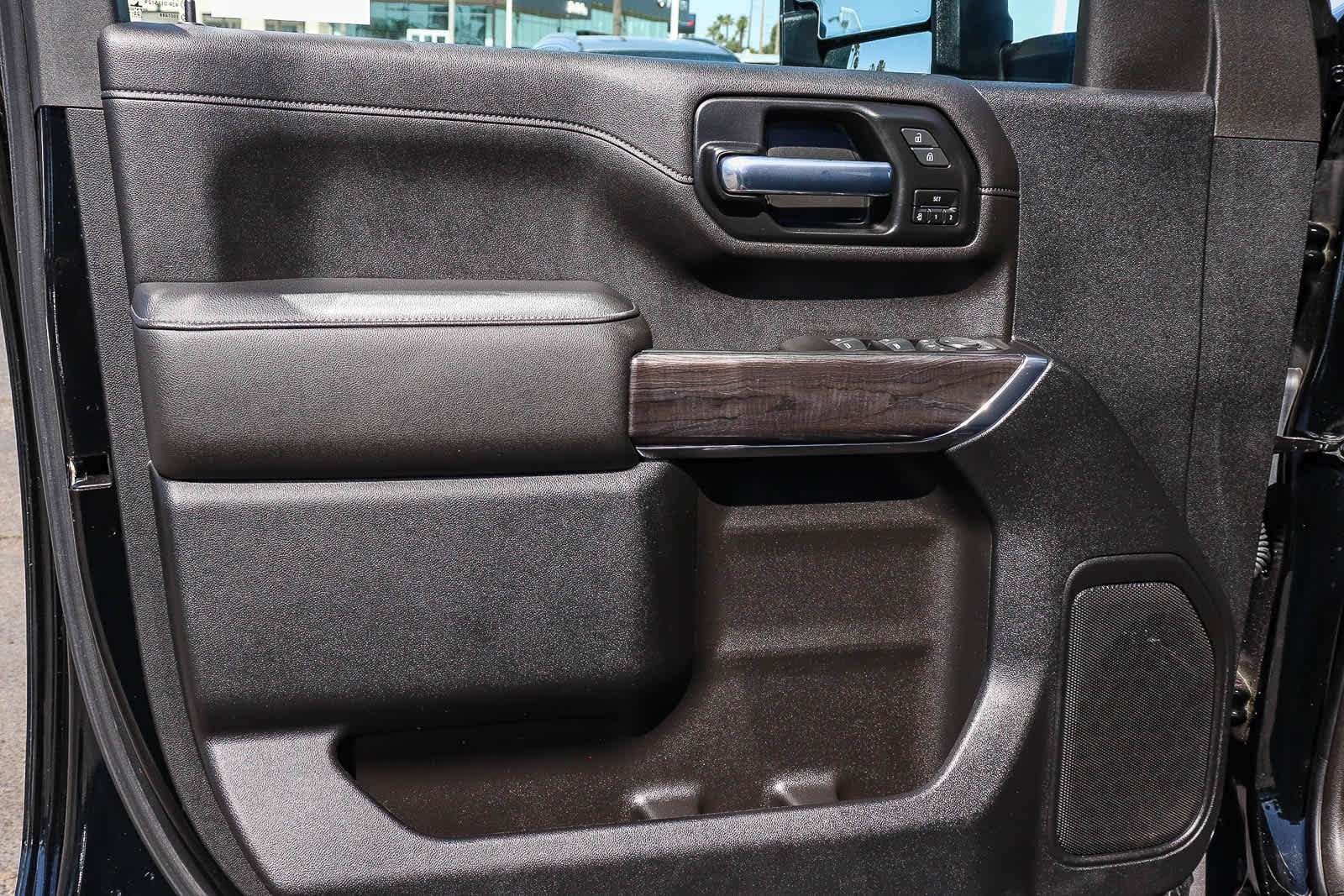 Used 2021 Chevrolet Silverado 2500 LTZ w/ LTZ Premium Package image 25