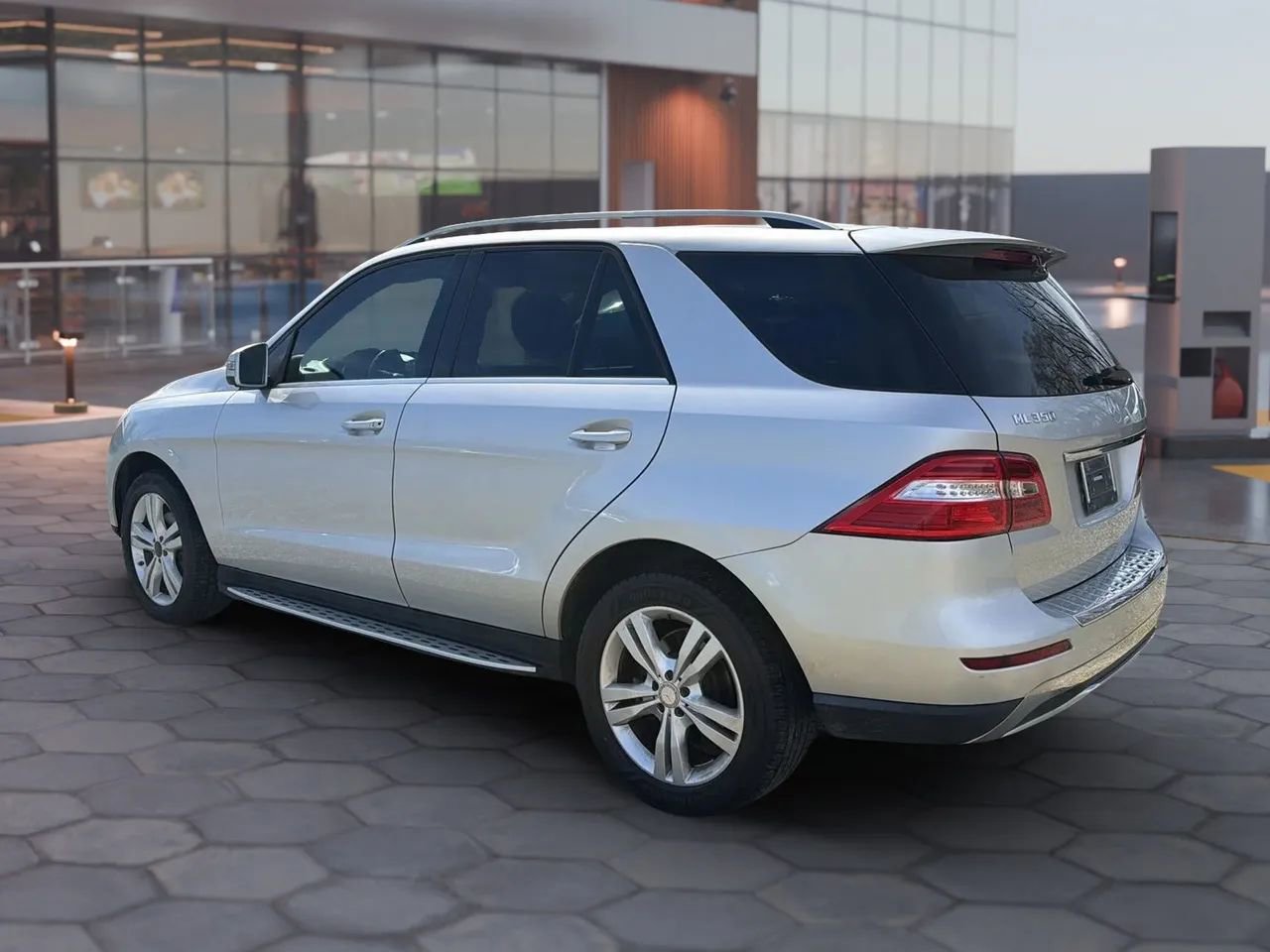 Used 2014 Mercedes-Benz ML 350 ML 350 4MATIC Sport Utility 4D w/ Premium 1 Package image 7