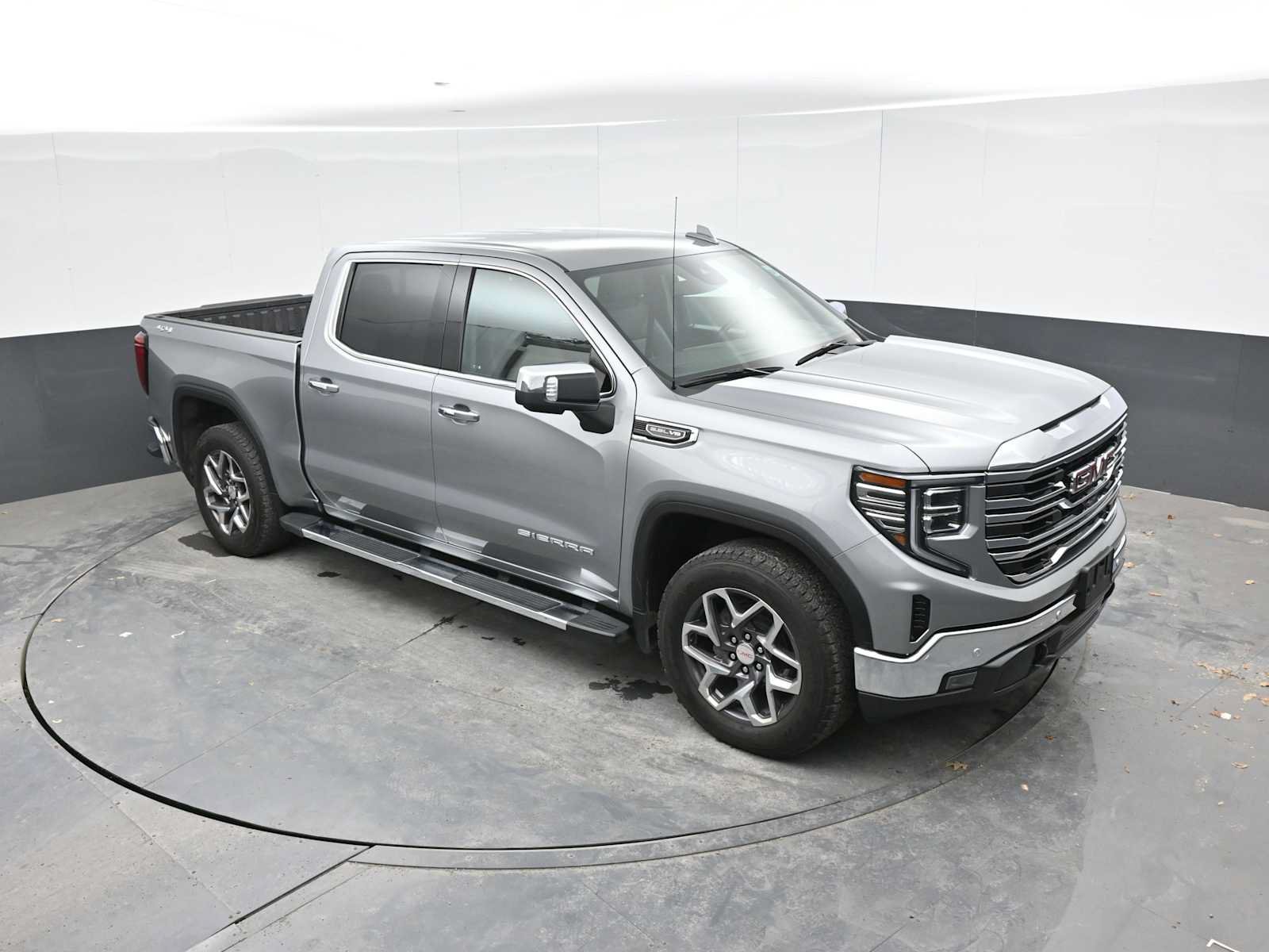 Used 2024 GMC Sierra 1500 SLT w/ SLT Premium Plus Package AWD/4WD image 18