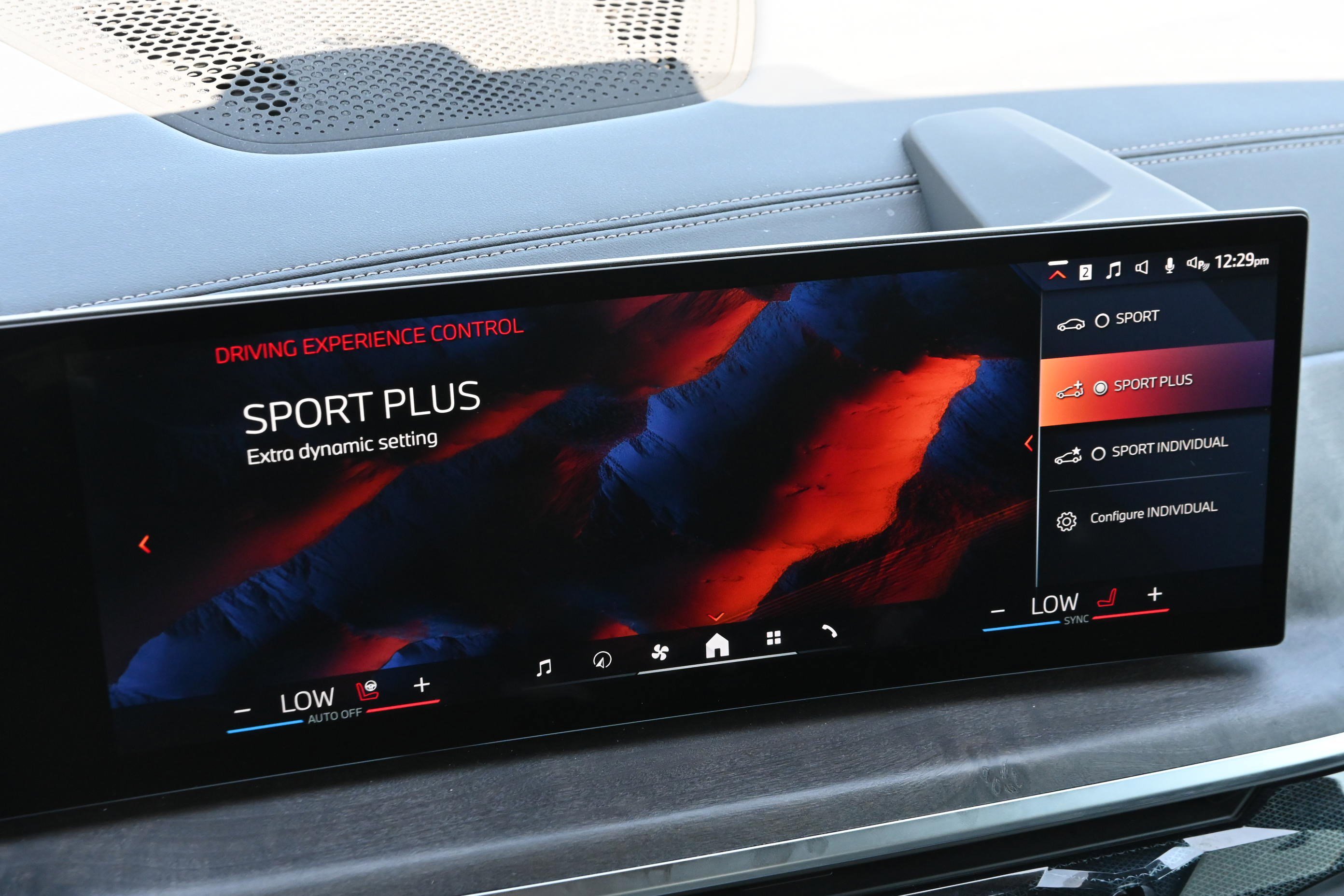 Certified 2025 BMW X5 xDrive40i w/ M Sport Package image 34