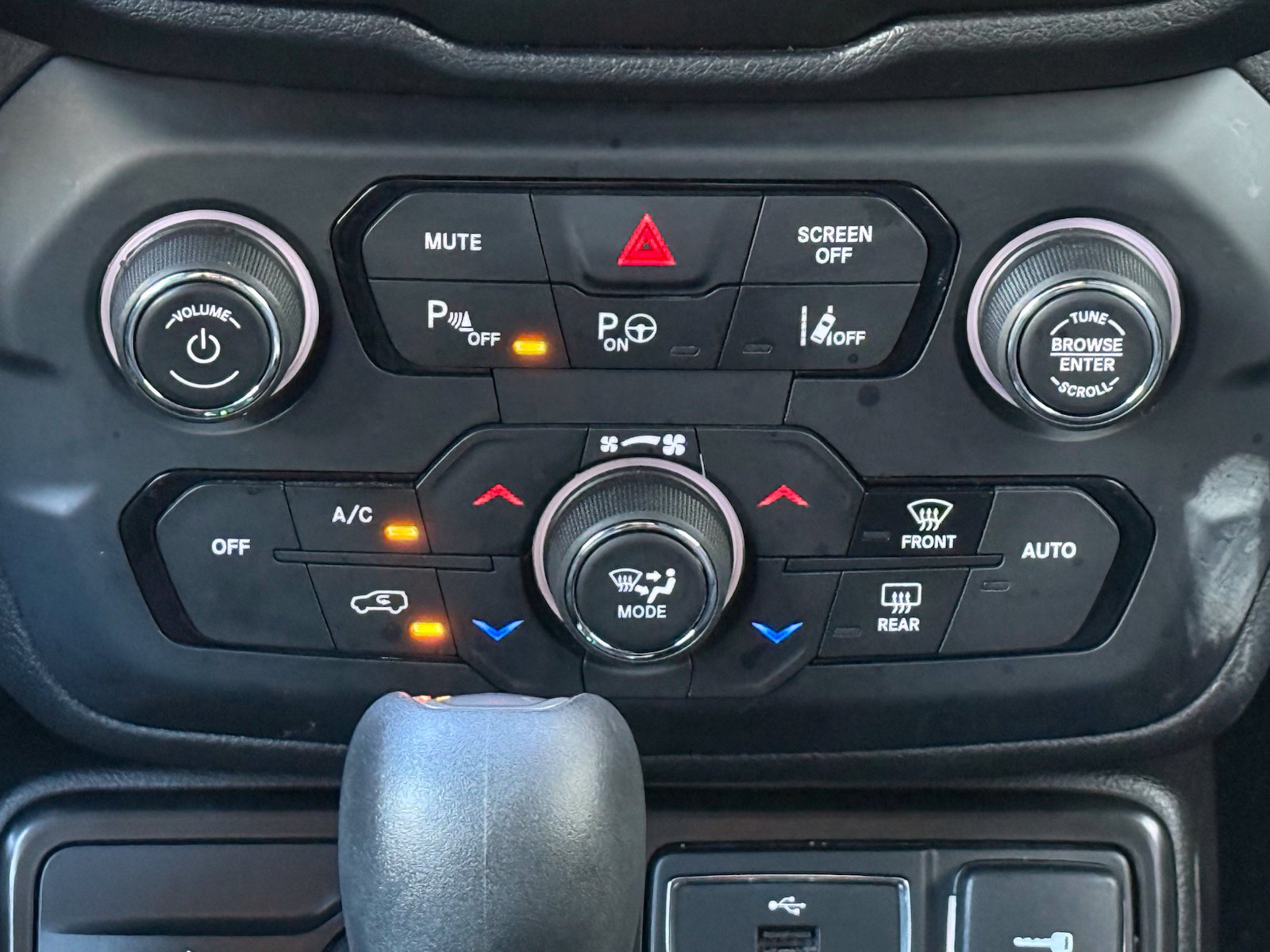 Used 2021 Jeep Renegade Latitude w/ Luxury Group II AWD/4WD image 20