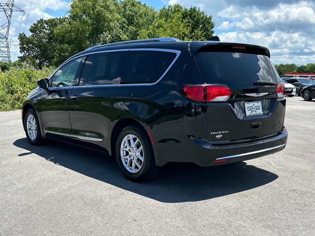 Used 2020 Chrysler Pacifica Touring-L image 5