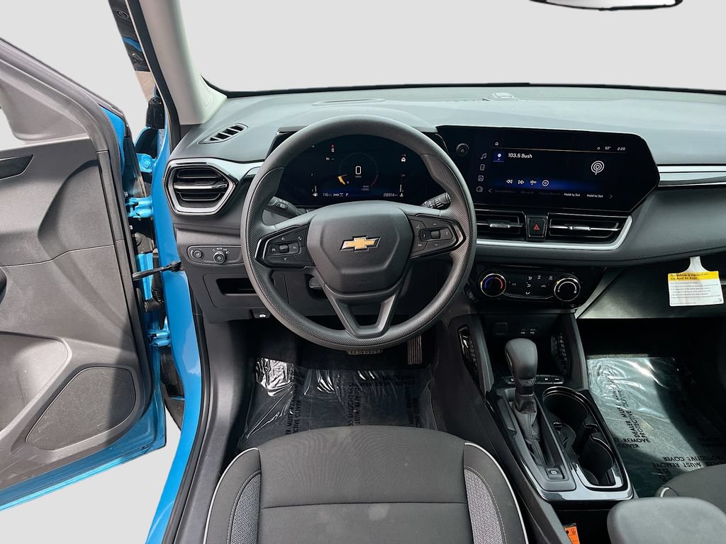 Used 2025 Chevrolet TrailBlazer LT AWD/4WD image 21