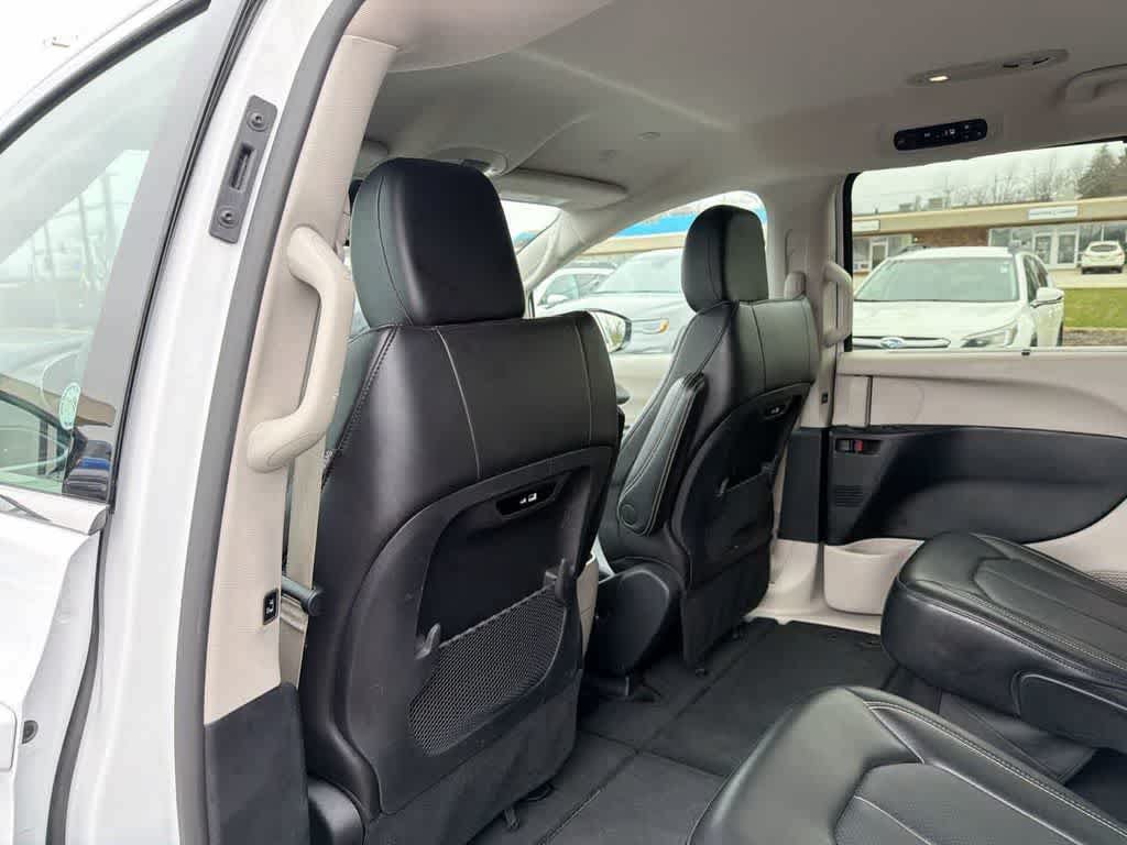 Used 2024 Chrysler Pacifica Touring-L FWD image 22