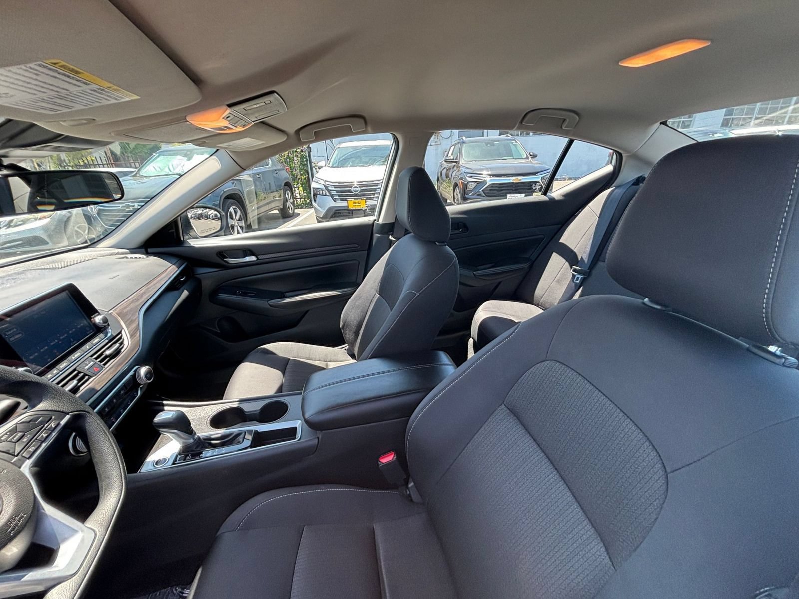 Used 2025 Nissan Altima 2.5 SV FWD image 37