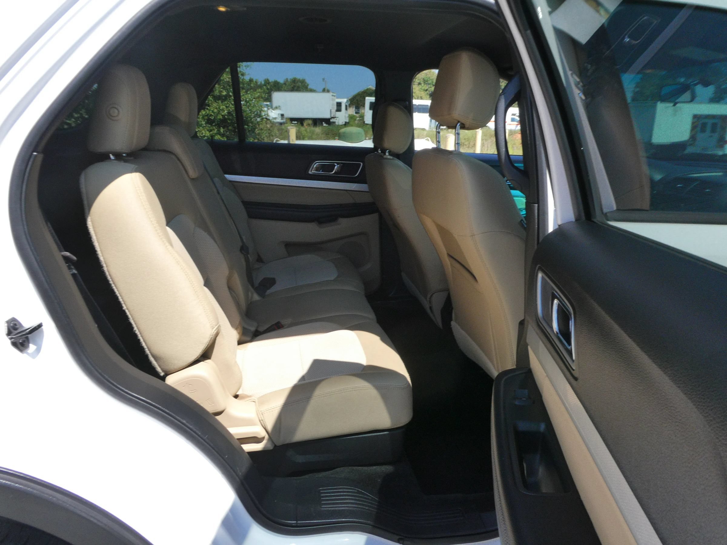 Used 2017 Ford Explorer XLT FWD image 25