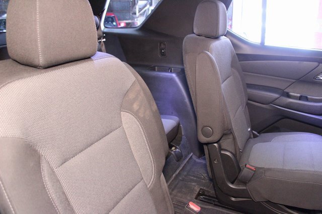 Used 2023 Chevrolet Traverse LT image 14