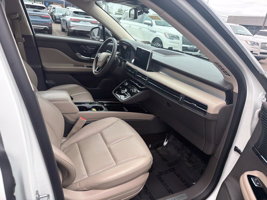 Certified 2022 Lincoln Corsair AWD w/ Equipment Group 101A image 17