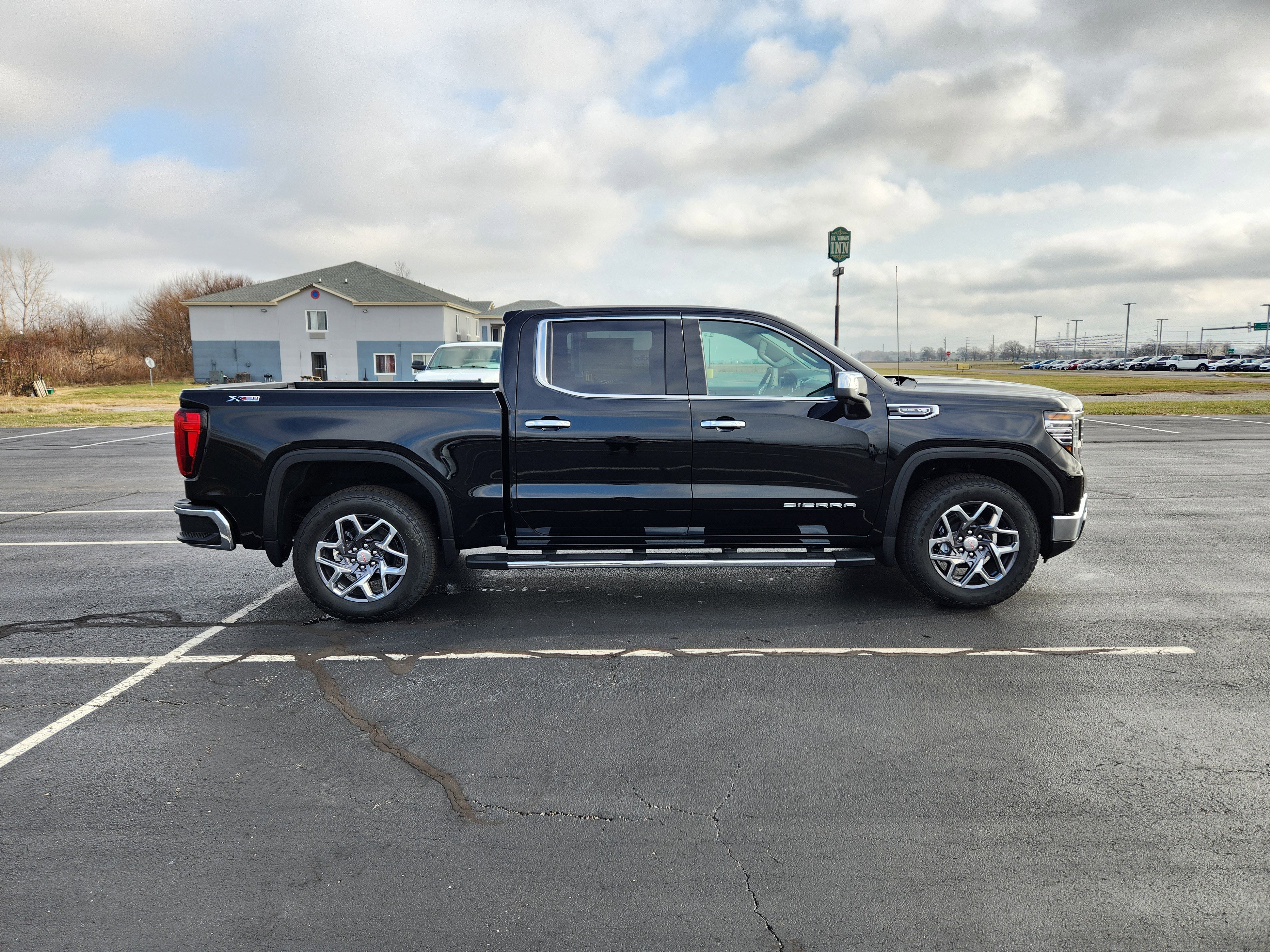 New 2026 GMC Sierra 1500 SLT w/ SLT Premium Plus Package image 4