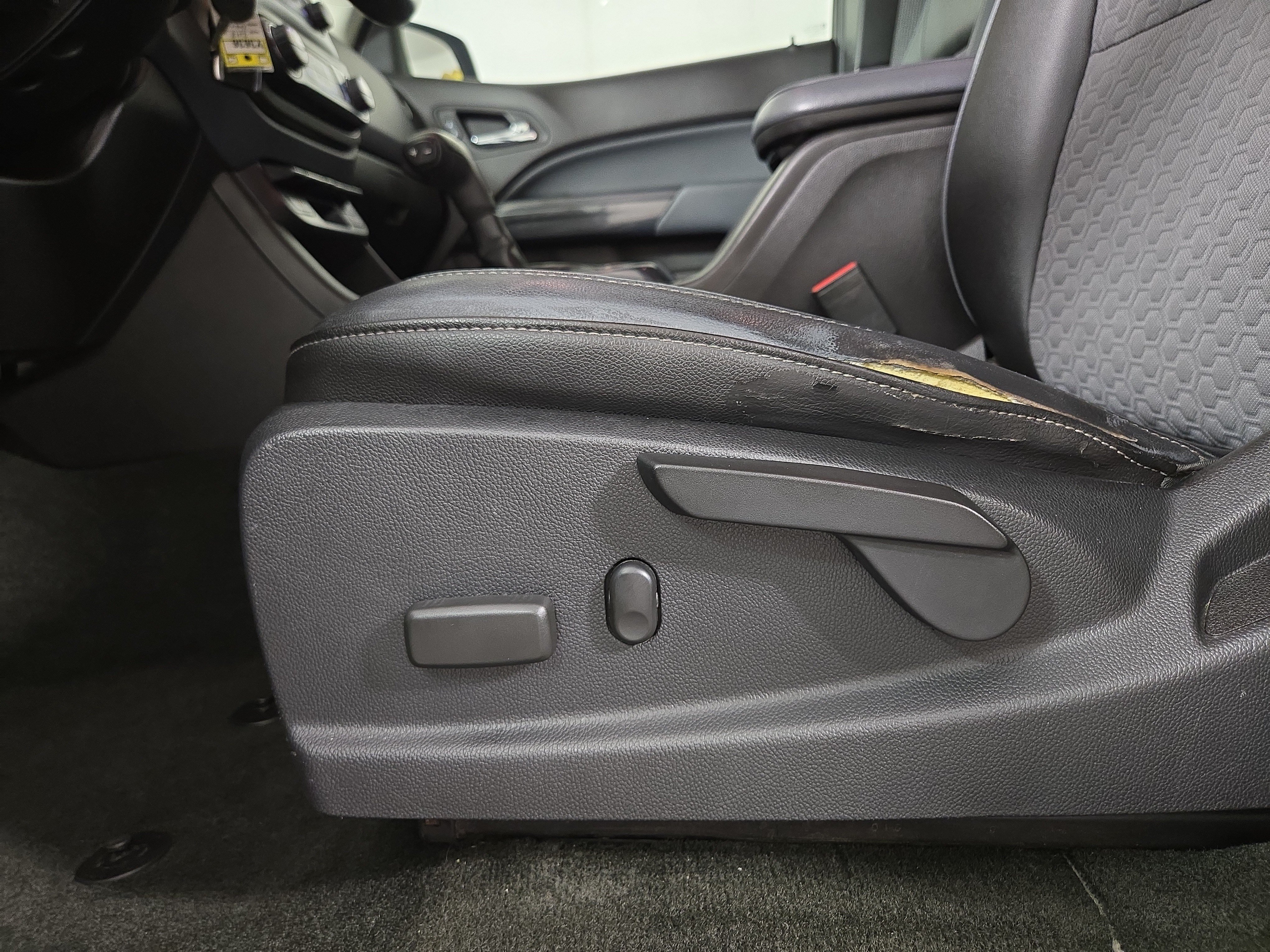 Used 2018 Chevrolet Colorado Z71 AWD/4WD image 28