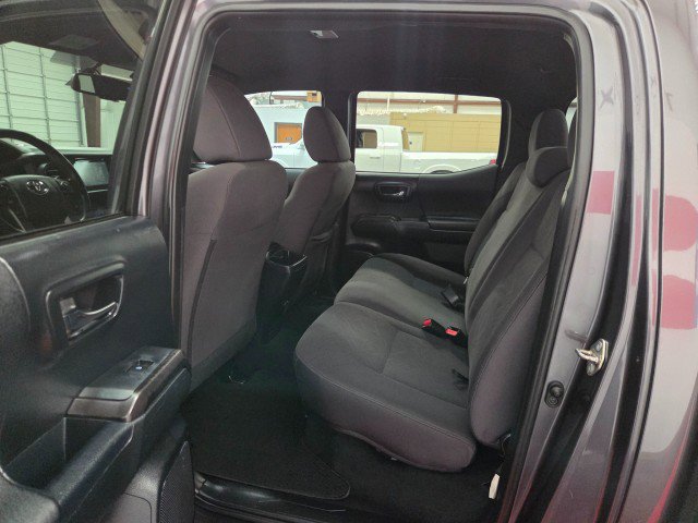 Used 2016 Toyota Tacoma TRD Sport image 9