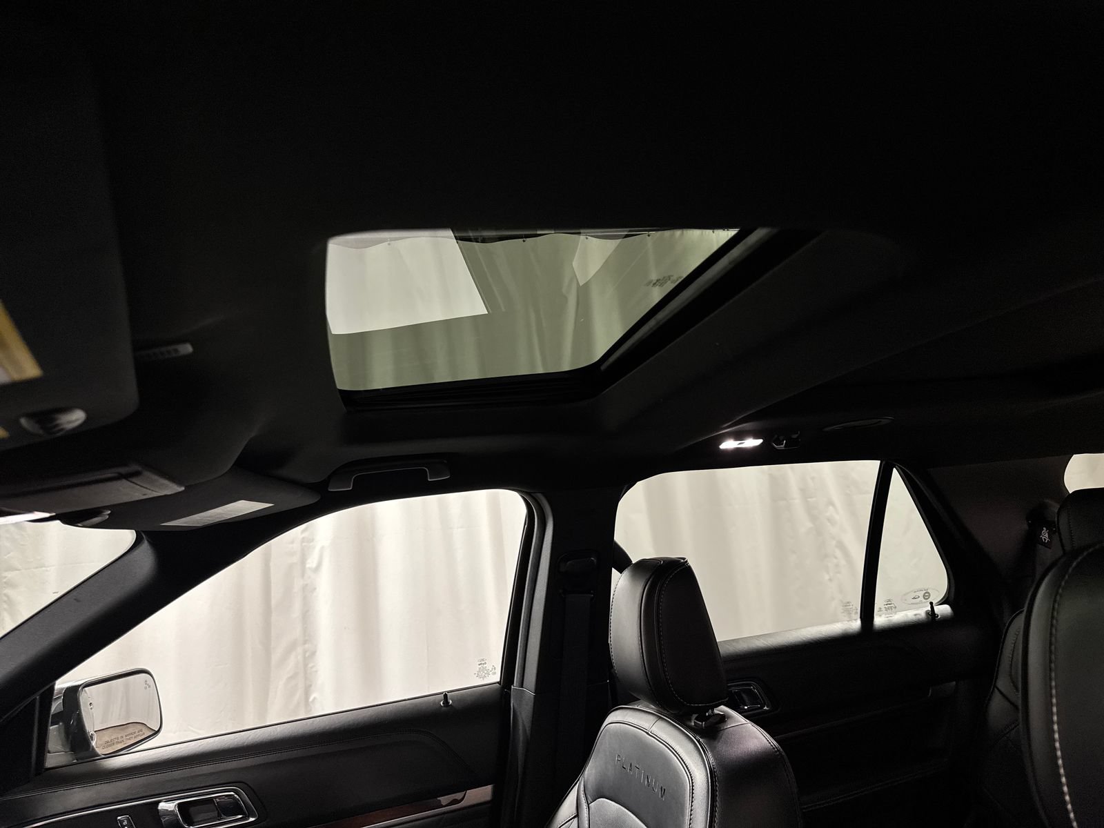 Used 2018 Ford Explorer Platinum AWD/4WD image 25
