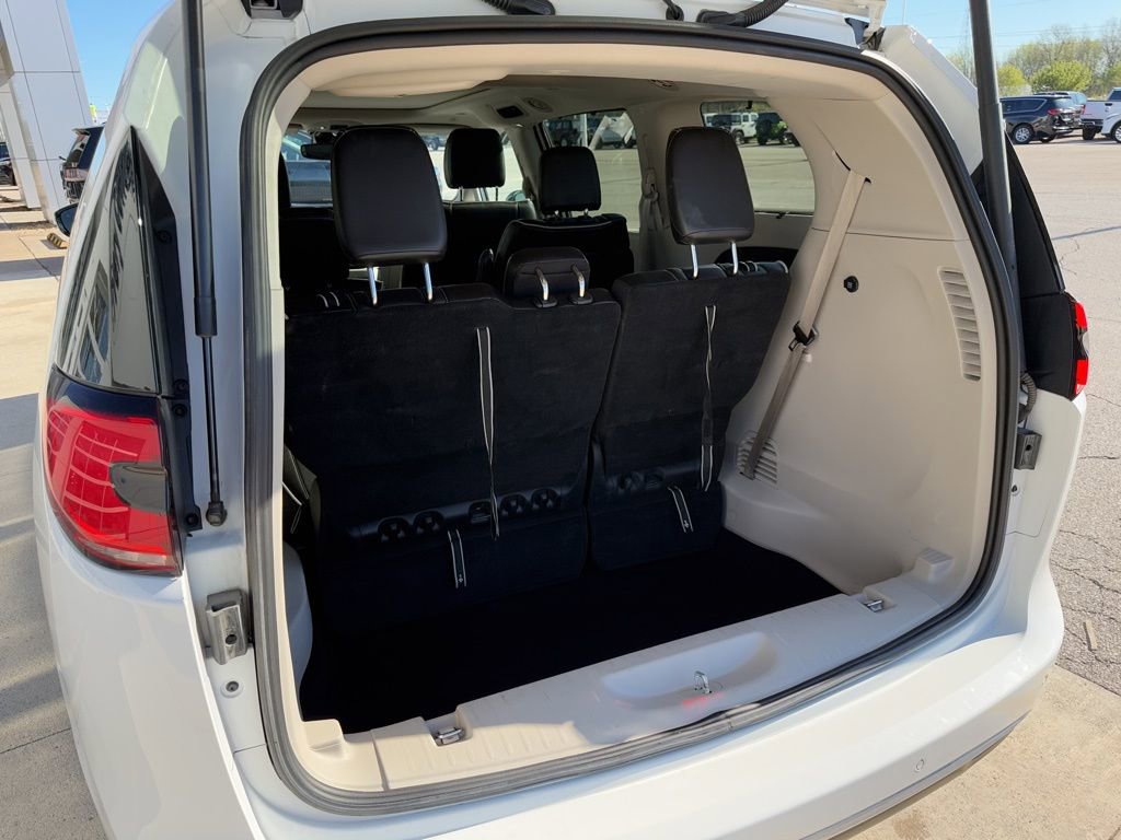 Used 2023 Chrysler Pacifica Limited FWD image 16