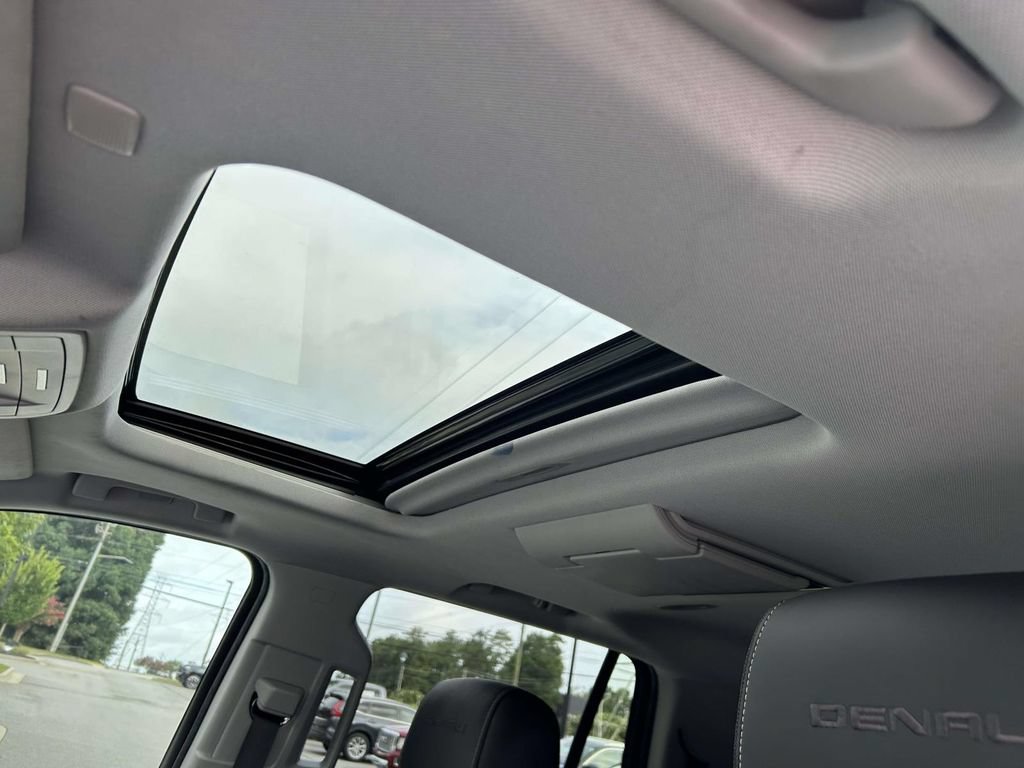 Used 2020 GMC Yukon Denali w/ Denali Premium Package RWD image 21