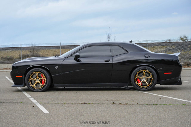 Used 2016 Dodge Challenger SRT Hellcat image 3