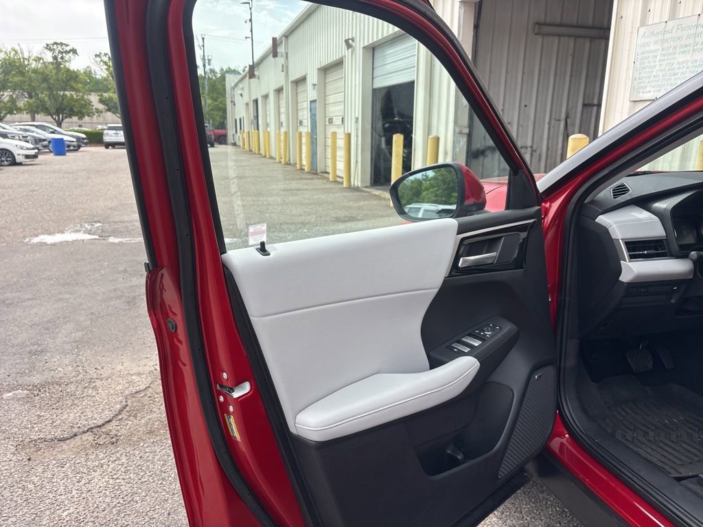 Used 2025 Mitsubishi Outlander SE FWD image 16