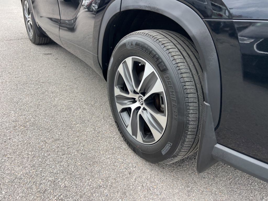 Used 2023 Toyota Highlander XLE image 33