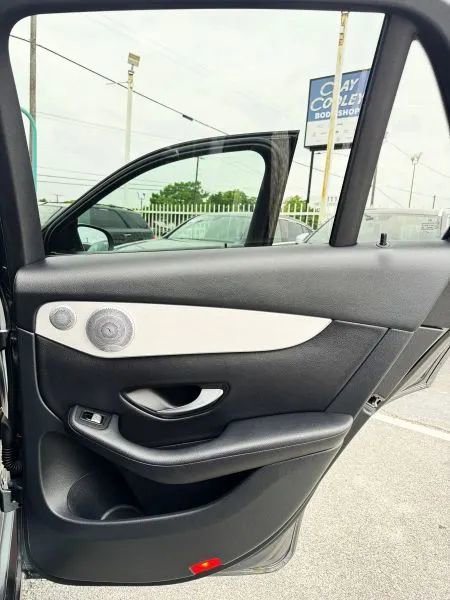 Used 2019 Mercedes-Benz GLC 300 4MATIC image 26