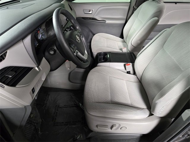 Used 2019 Toyota Sienna LE image 13