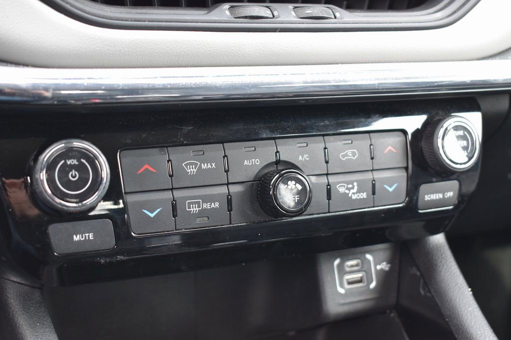 Used 2022 Jeep Compass Limited image 13