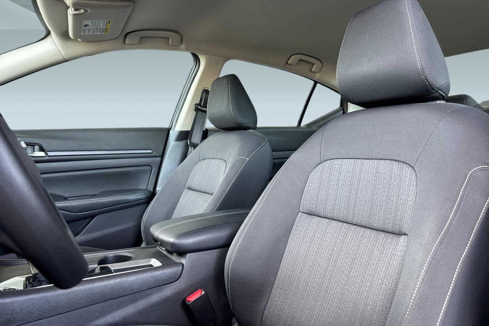 Used 2025 Nissan Altima 2.5 SV image 24