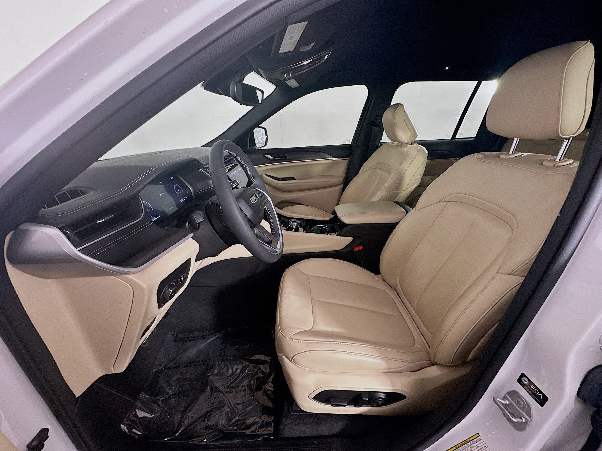 Used 2023 Jeep Grand Cherokee Limited image 13