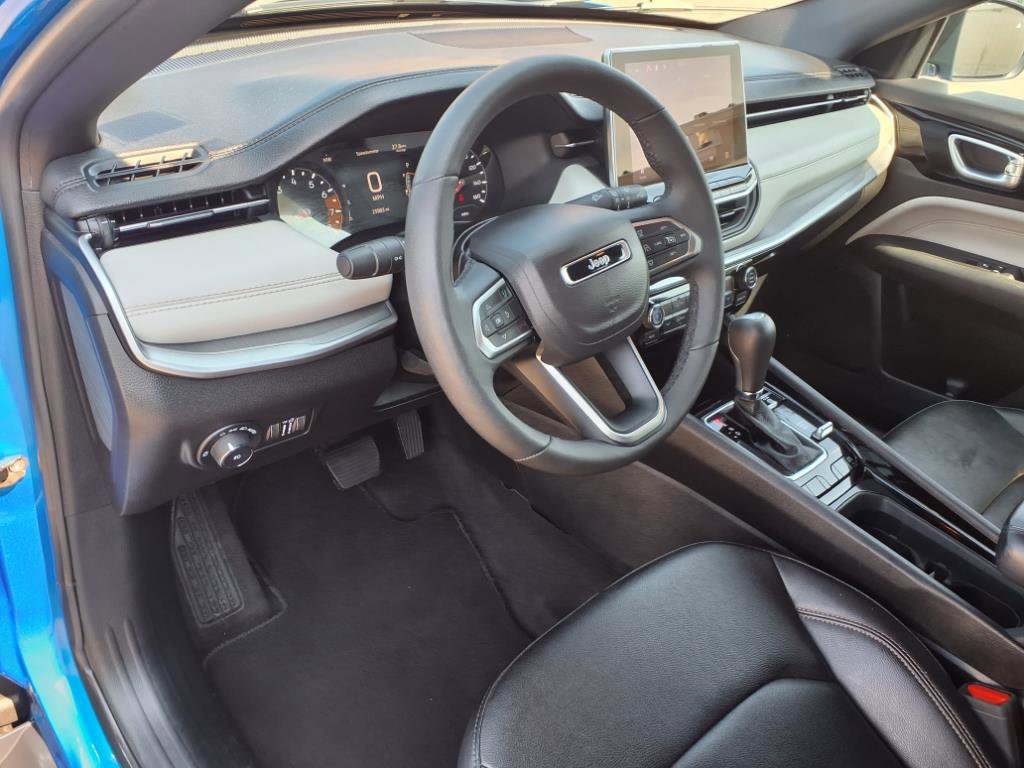 Used 2024 Jeep Compass Limited image 9