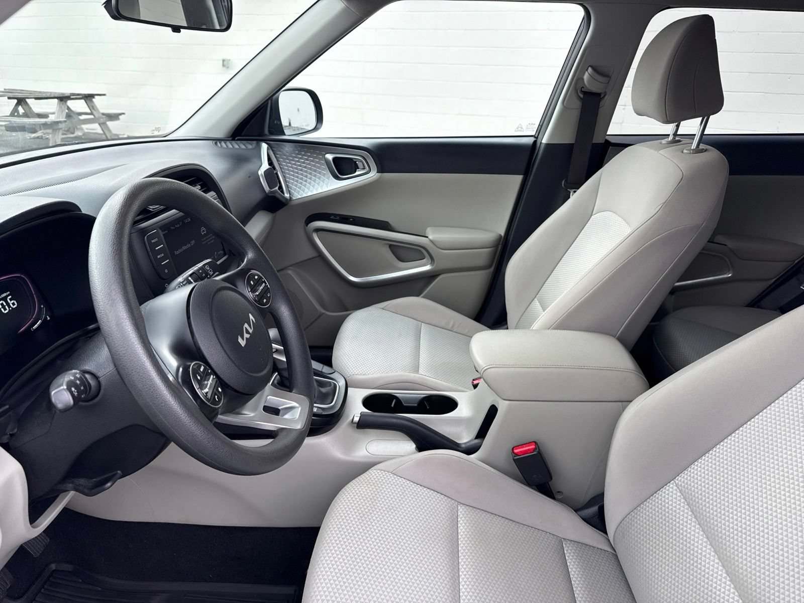 Used 2025 Kia Soul LX FWD image 18