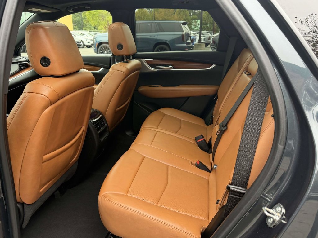 Used 2020 Cadillac XT5 Premium Luxury w/ LPO, Premium Carpet Package FWD image 13