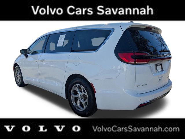 Used 2024 Chrysler Pacifica Limited image 7