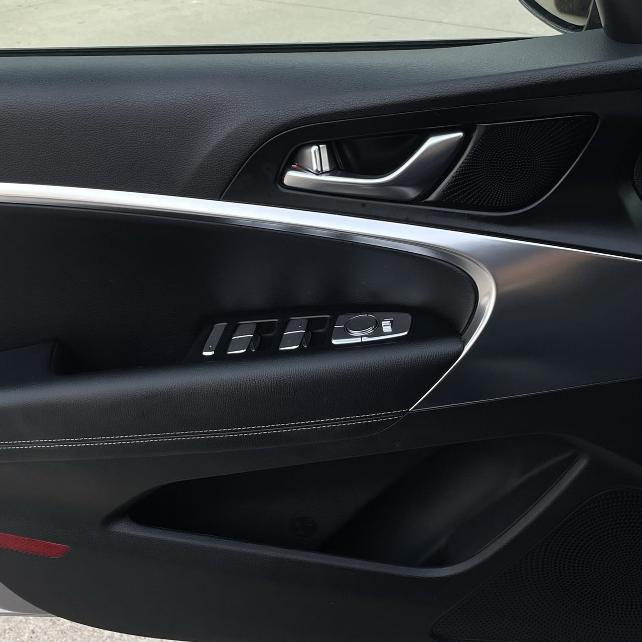 Used 2025 Genesis G70 2.5T image 20