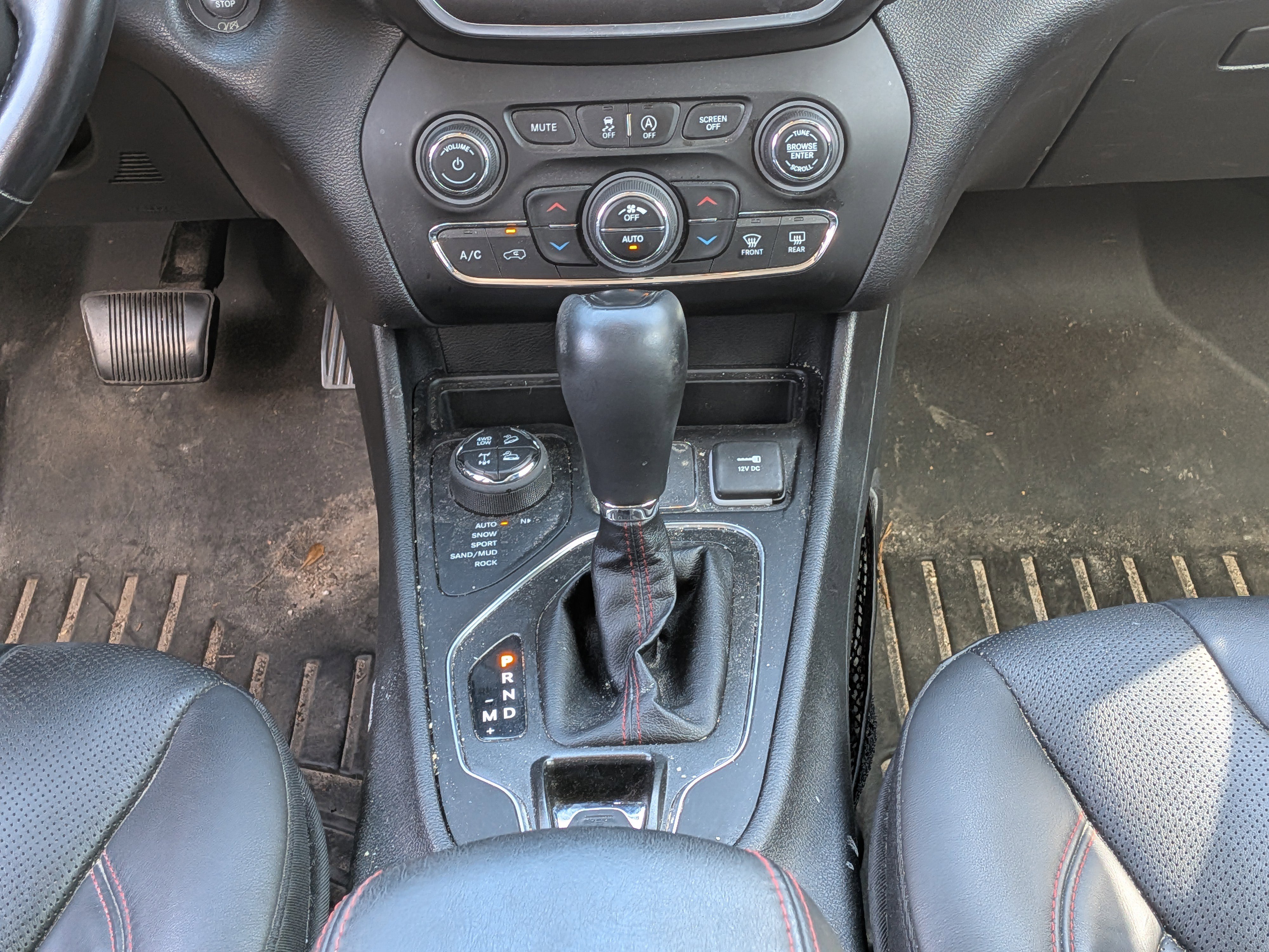 Used 2020 Jeep Cherokee Trailhawk AWD/4WD image 19