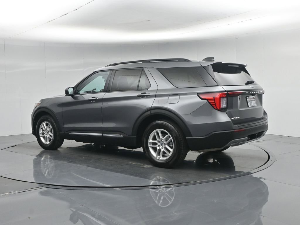 Used 2025 Ford Explorer Active w/ Active Comfort Package RWD image 7