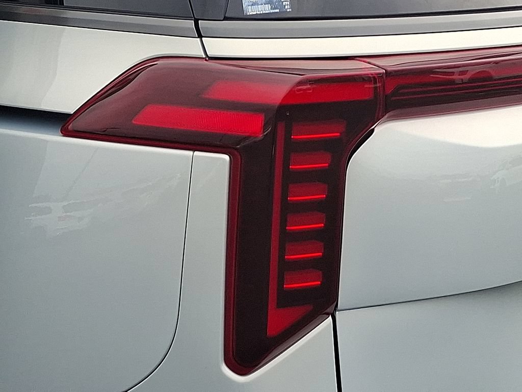 Certified 2025 Kia Carnival SX Prestige FWD image 10