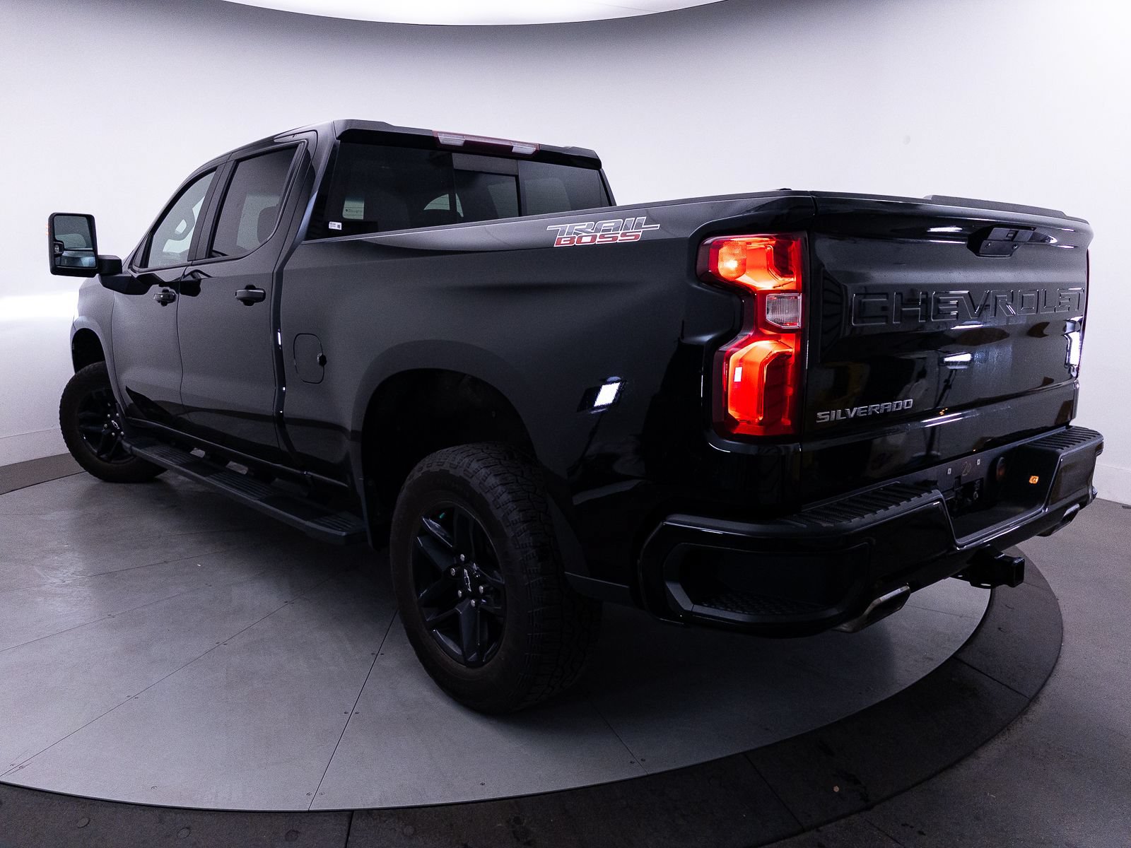 Used 2020 Chevrolet Silverado 1500 LT Trail Boss AWD/4WD image 4