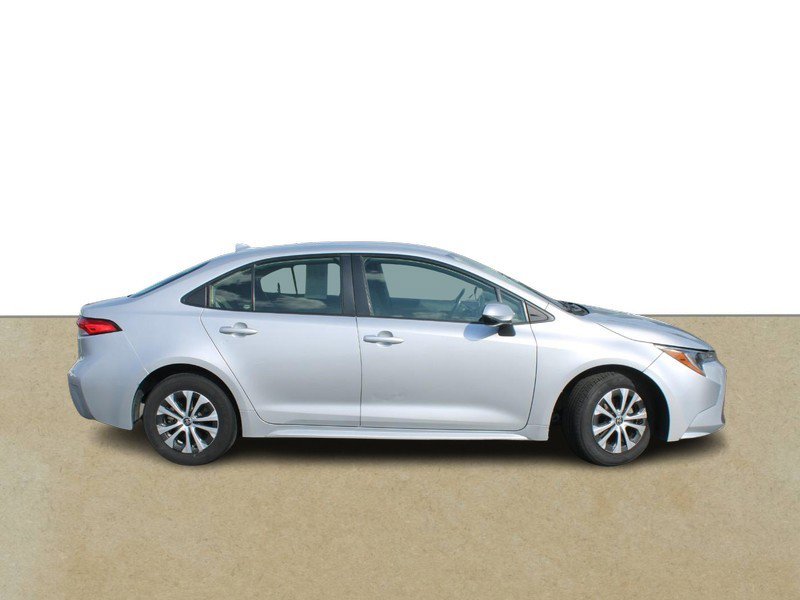 Used 2022 Toyota Corolla LE FWD image 2