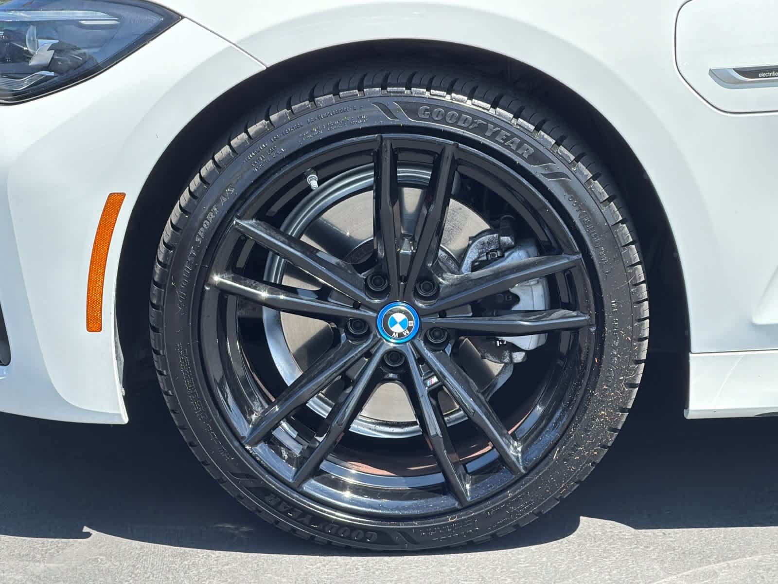 Used 2022 BMW 330e w/ M Sport Package RWD image 31
