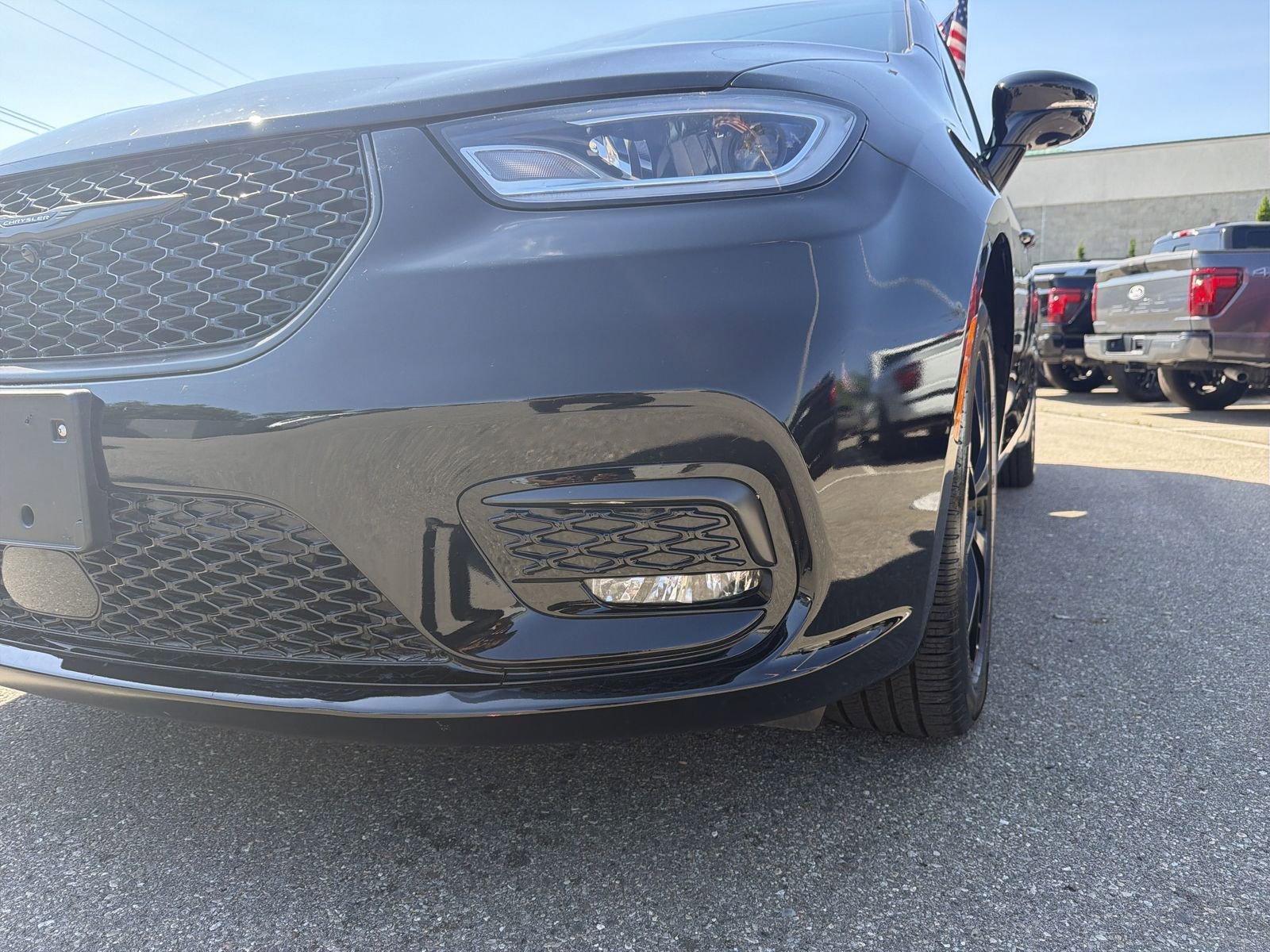 Used 2026 Chrysler Pacifica Limited w/ S Appearance Package FWD image 15