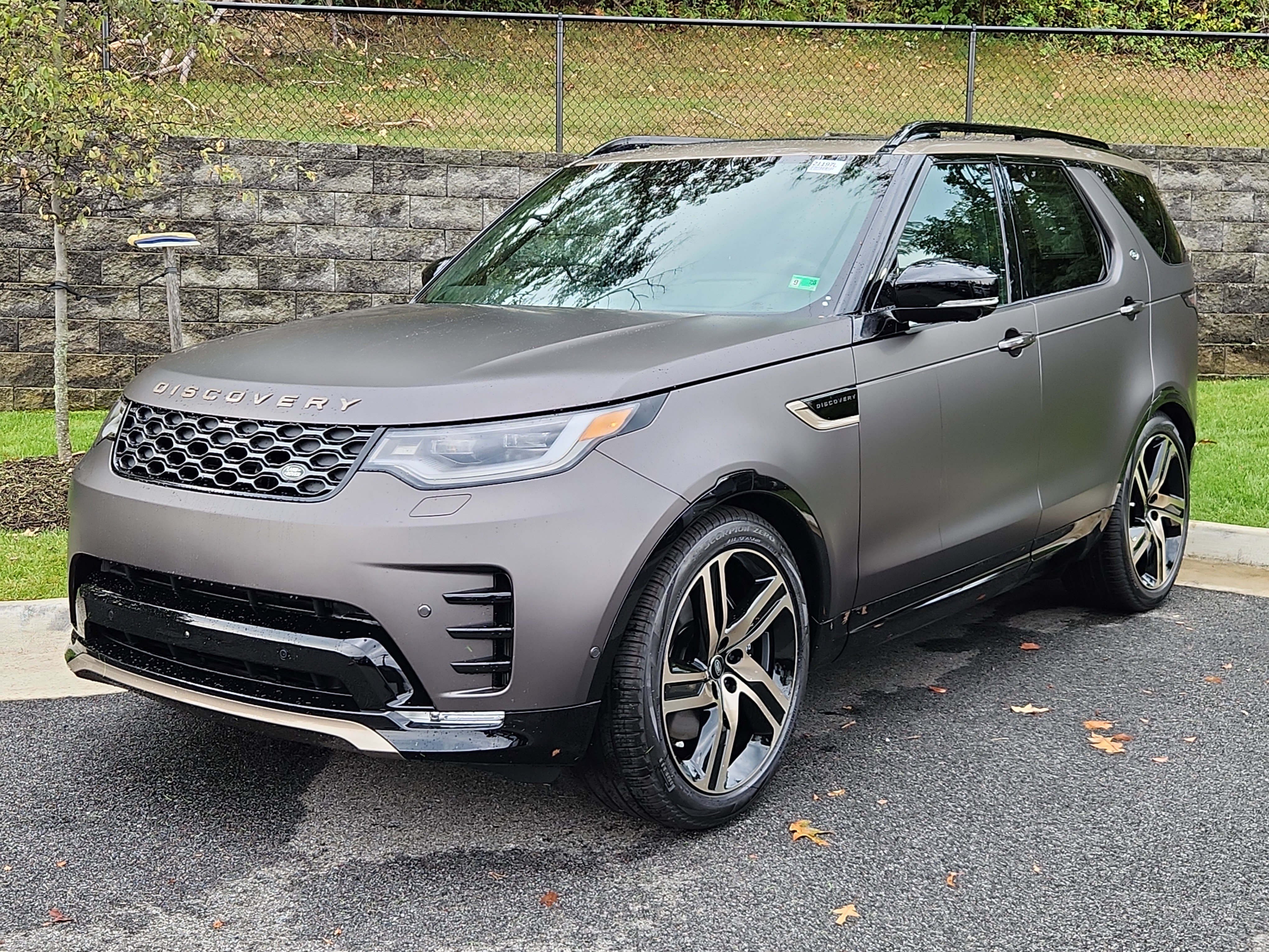 New 2026 Land Rover Discovery Limited Edition image 1