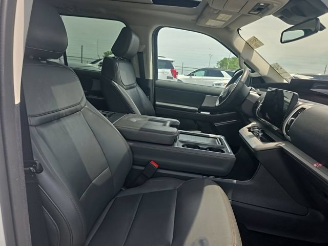 Used 2025 Ford Expedition Active RWD image 11