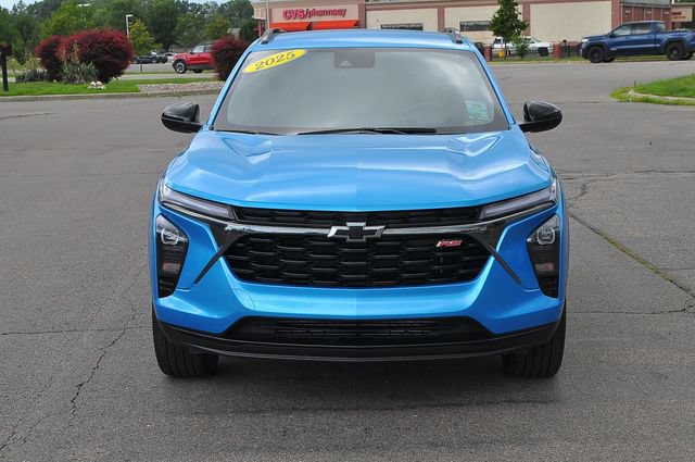 Used 2025 Chevrolet Trax RS w/ Driver Confidence Package FWD image 8