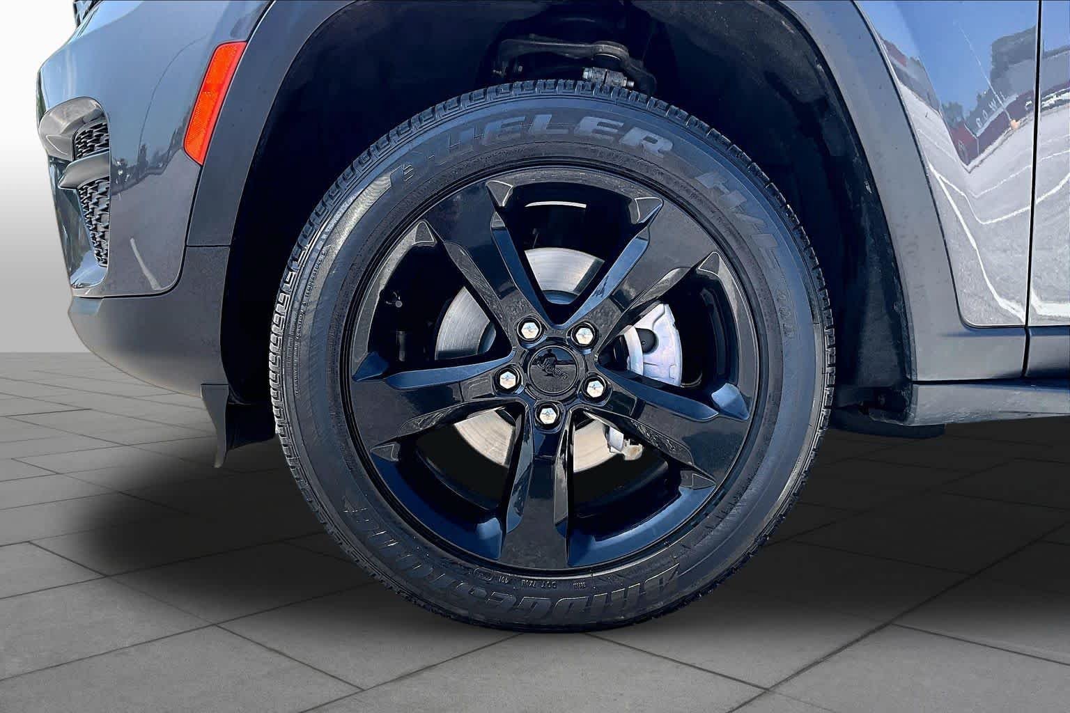 Used 2023 Jeep Grand Cherokee Altitude AWD/4WD image 11